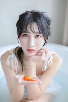 美女把每个部位给我们看视频